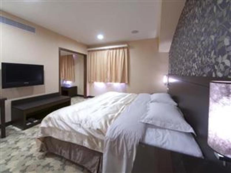 Metropolis Hotel Taoyuan Bagian luar foto