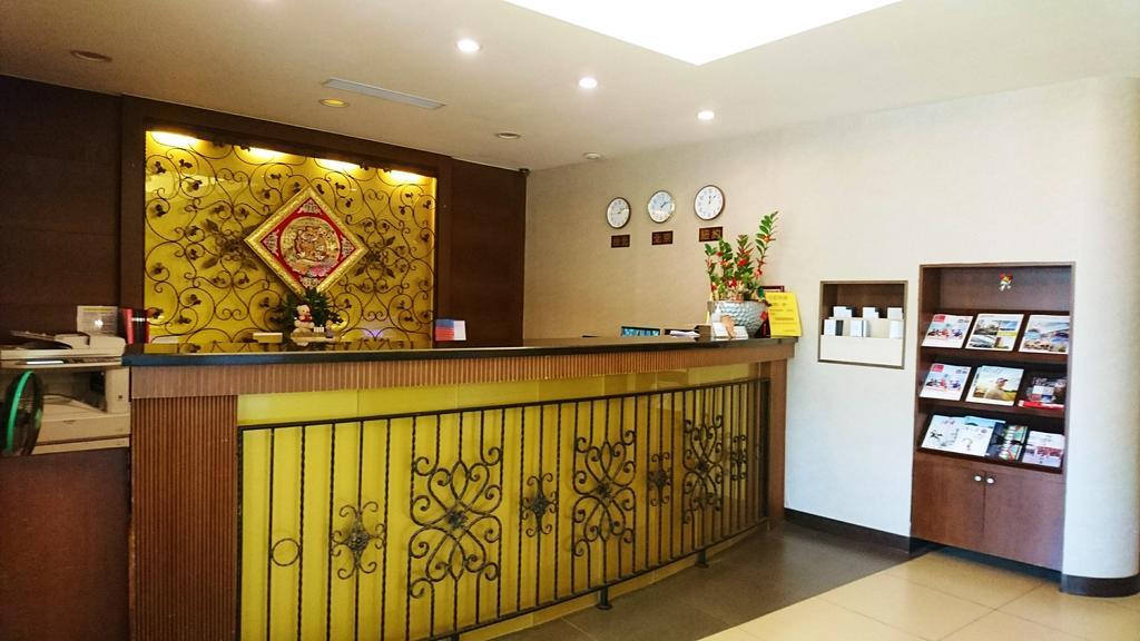 Metropolis Hotel Taoyuan Bagian luar foto
