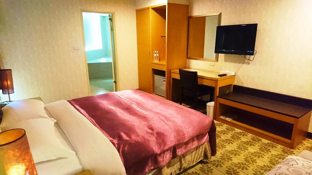 Metropolis Hotel Taoyuan Bagian luar foto
