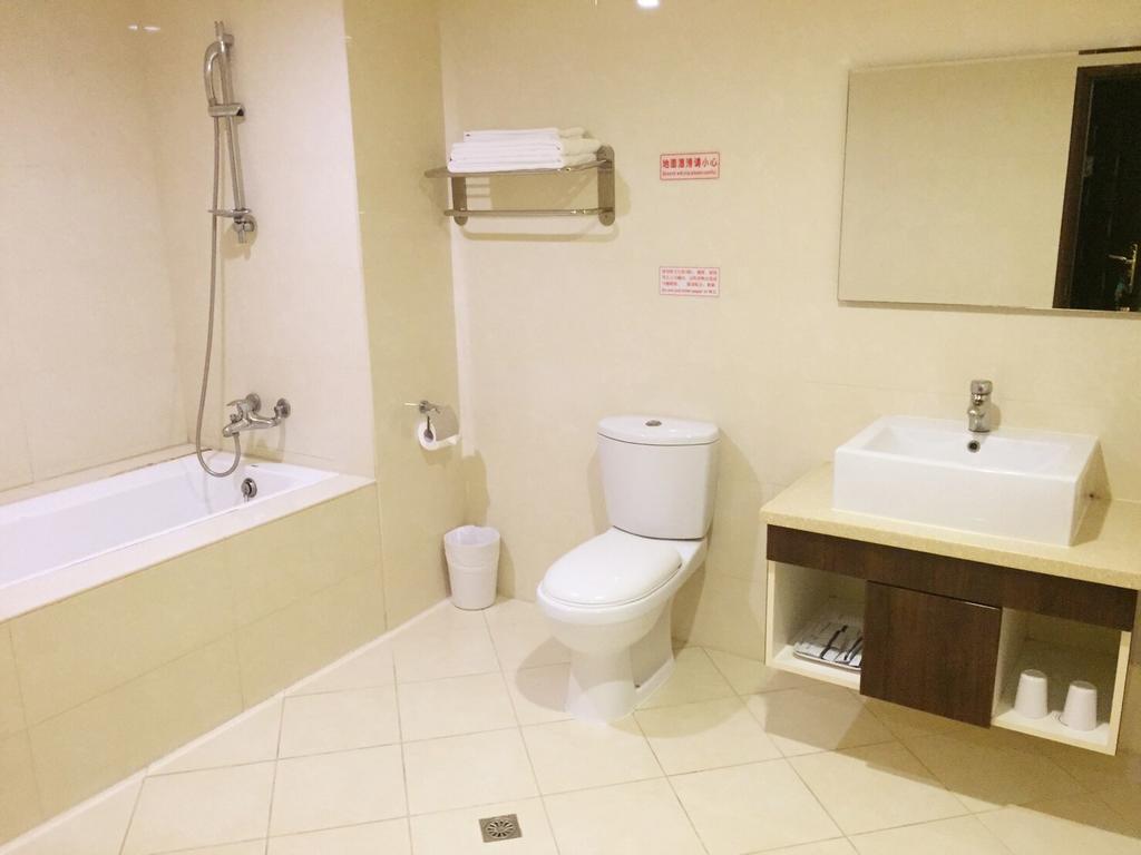 Metropolis Hotel Taoyuan Bagian luar foto