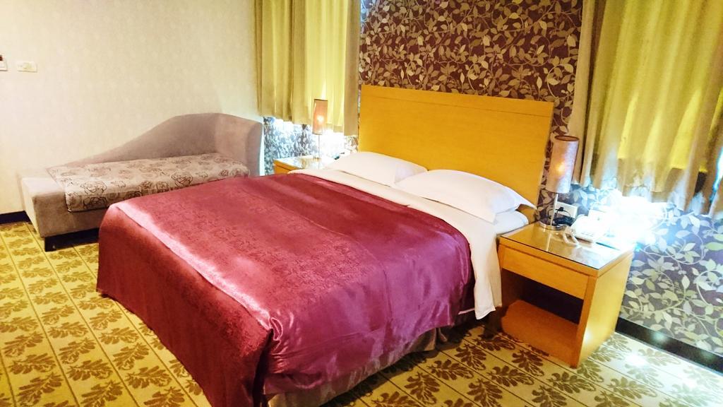 Metropolis Hotel Taoyuan Bagian luar foto