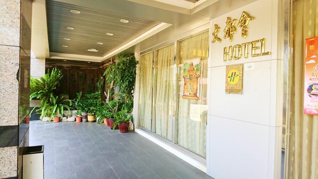 Metropolis Hotel Taoyuan Bagian luar foto